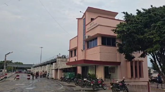 Gandak River Flood Alert: नेपाल में भारी बारिश से उफनाई गंडक, वाल्मीकिनगर बराज पर अलर्ट; बाढ़ का खतरा
