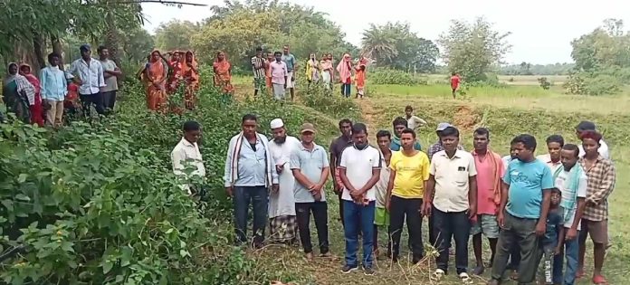 Tundi Elephant Attack: टुंडी में हाथियों का कहर, पारा शिक्षक को कुचला; डीएफओ को बुलाने पर अड़े ग्रामीण