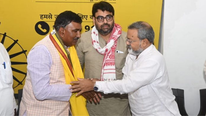 Tirhut Teacher MLC Election: भूषण झा ने लौटाया जन सुराज का टिकट, अब निर्दलीय लड़ेंगे
