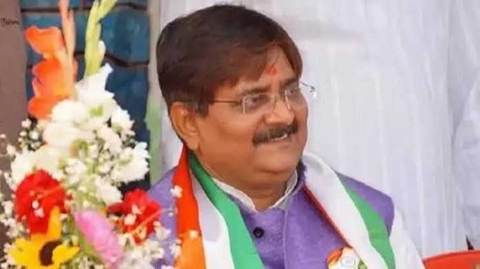 केंदुआ-राजपूत बस्ती सड़क पर राज सिन्हा का 3 दिन का अल्टीमेटम, काम नहीं बढ़ा तो जोरदार आंदोलन की चेतावनी