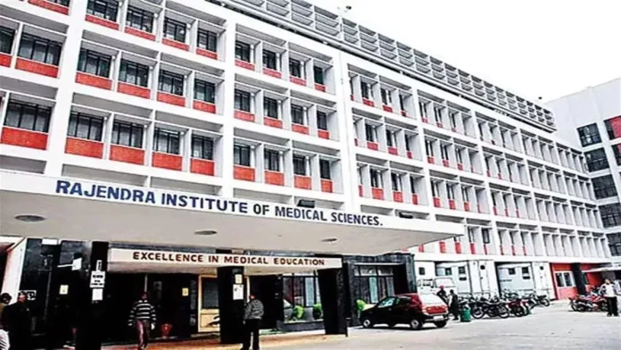 RIMS MBBS Certificate Verification: फर्जी प्रमाण पत्र के पुराने मामले के बाद रिम्स अलर्ट, अब 184 छात्रों की जांच