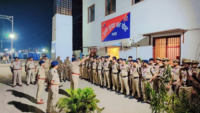Gaya Railway Station Security: गया रेलवे स्टेशन पर अचानक बढ़ी सुरक्षा, बम और विस्फोटक की तलाश में डॉग स्क्वायड ने की जांच