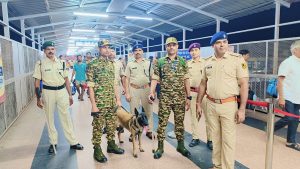 Gaya Railway Station Security: गया रेलवे स्टेशन पर अचानक बढ़ी सुरक्षा, बम और विस्फोटक की तलाश में डॉग स्क्वायड ने की जांच