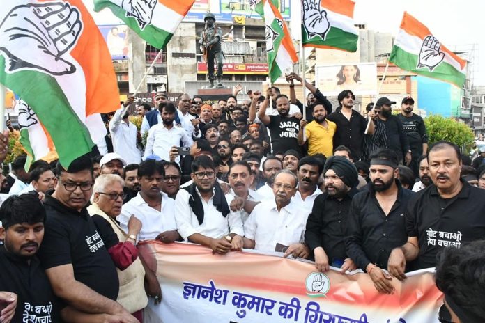 Ranchi Congress SIR Protest: रांची में कांग्रेस का काला दिवस,‘वोट बचाओ-देश बचाओ’ के नारों के साथ सड़क पर उतरी कांग्रेस, जानें क्या है पूरा मामला