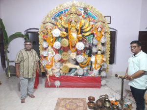 Chhapra Kali Bari Durga Puja: छपरा कालीबाड़ी में मंत्रोच्चार के बीच खुला माता का पट, 1922 से चली आ रही पूजा की परंपरा 1 Chhapra Kali Bari Durga Puja