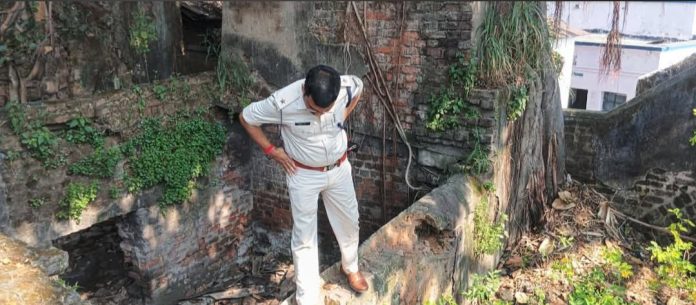 Dhanbad News: धनबाद में संदिग्ध परिस्थिति में मिला बढ़ई का शव, चेहरे और सीने पर चोट के निशान