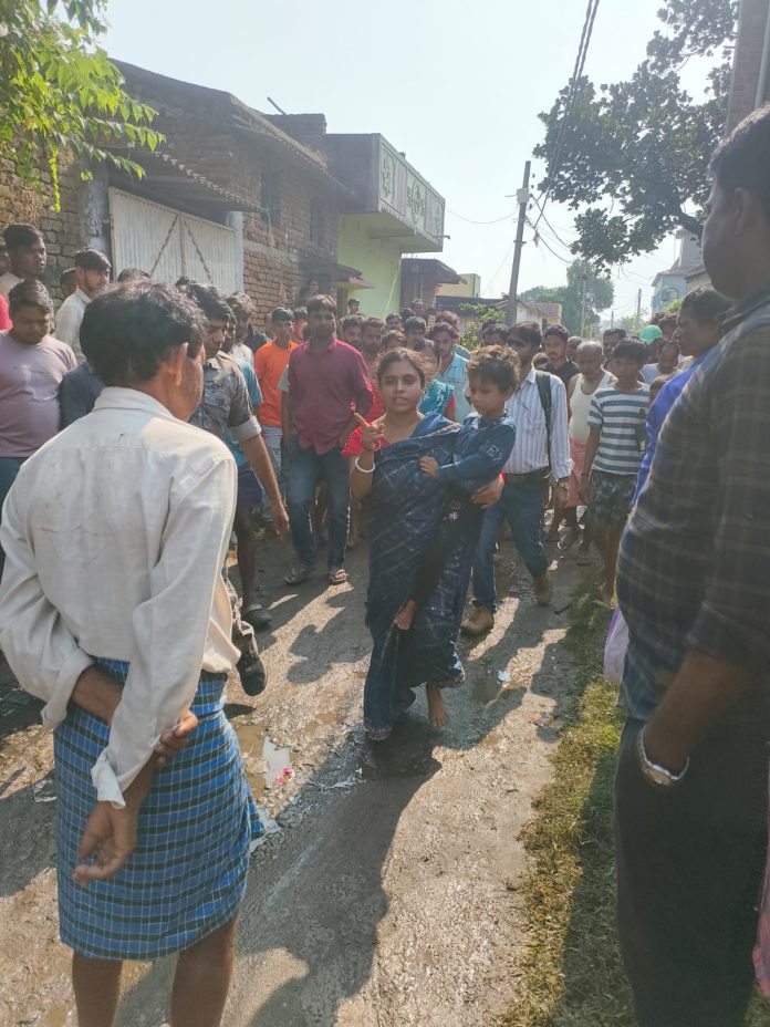 Dhanbad Bagsuma Love Affair Case: धनबाद के बागसुमा में प्रेम प्रसंग पर बवाल, ग्रामीणों ने युवक को पीटकर पुलिस को सौंपा