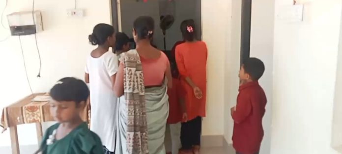 Dhanbad Orphanage Children Skin Infection: धनबाद के अनाथ विद्यालय में 42 बच्चे खुजली से पीड़ित, प्रबंधन पर लापरवाही के आरोप