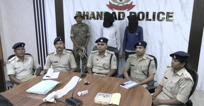 Dhanbad Crime News: धनबाद में भतीजे की हत्या के आरोप में दो गिरफ्तार, डोभा से हथियार बरामद