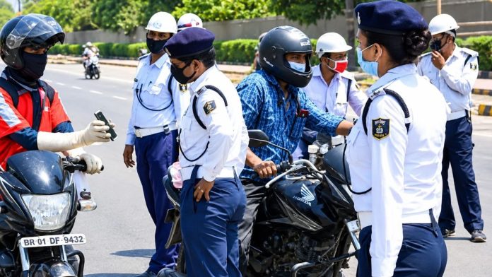 Patna Traffic Challan: पटना में ट्रैफिक पुलिस का बड़ा एक्शन, दो दिन में 2622 वाहनों पर कार्रवाई