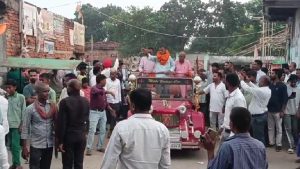 Remba Teacher Farewell Ceremony: जिस विद्यालय में बच्चों का भविष्य संवारा, वहीं भावुक माहौल में शिक्षक को दी गई विदाई