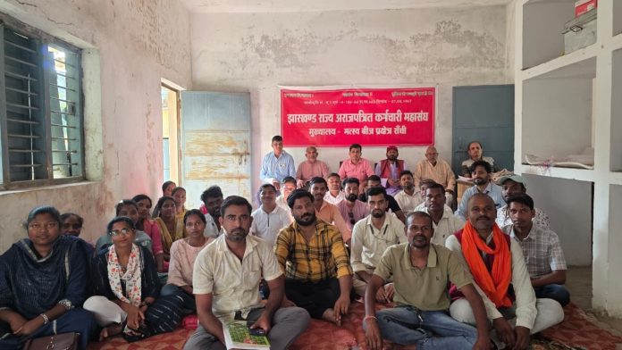Jharkhand Outsourcing Employees: आउटसोर्सिंग कर्मचारियों के लिए बड़ी खबर, 8% वेतन वृद्धि और छुट्टी के मुद्दे पर दिसंबर में होगा प्रदर्शन