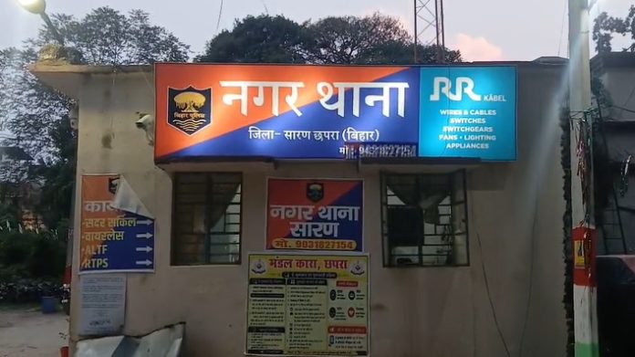 Chhapra Municipal Corporation Bribe Case: छपरा में अधिकारी को घूस देने की कोशिश, नगर आयुक्त ने खोला लिफाफा तो सामने आया पूरा मामला