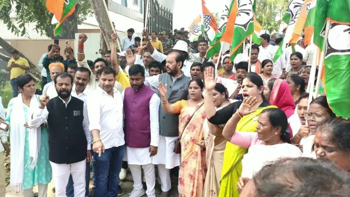 Jharkhand SIR Protest: रांची में कांग्रेस का अनोखा प्रदर्शन, ‘हम लोग भूत हैं’ कहकर लगाए नारे
