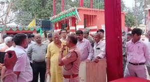 Giridih Durga Puja Security: गिरिडीह डीसी-एसपी ने जमुआ के पंच मंदिर पूजा पंडाल का किया निरीक्षण, सुरक्षा व्यवस्था पर दिए निर्देश 1 Giridih Durga Puja Security 1