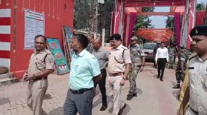 Giridih Durga Puja Security: गिरिडीह डीसी-एसपी ने जमुआ के पंच मंदिर पूजा पंडाल का किया निरीक्षण, सुरक्षा व्यवस्था पर दिए निर्देश 2 Giridih Durga Puja Security