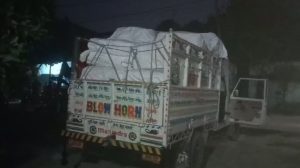 Hajipur Liquor Seizure: MLC चुनाव से पहले हाजीपुर में बड़ी कार्रवाई, कंबल की आड़ में छिपाई गई 21 लाख की विदेशी शराब बरामद 2 Hajipur Liquor Seizure: MLC चुनाव से पहले हाजीपुर में बड़ी कार्रवाई, कंबल की आड़ में छिपाई गई 21 लाख की विदेशी शराब बरामद