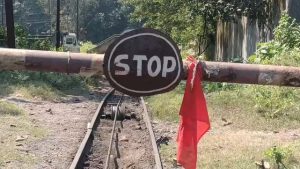 Nirsa BCKU Protest: निरसा की बैजना 31 नंबर कॉलियरी में BCKU का धरना, प्रबंधन पर मनमानी के आरोप