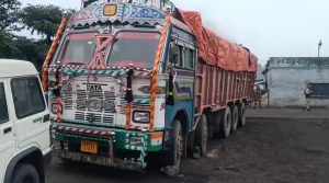 Nirsa Coal Loaded Truck: निरसा में संदेह के आधार पर पकड़ा गया कोयला लोड ट्रक, जांच जारी 2 Nirsa Coal Loaded Truck: निरसा में संदेह के आधार पर पकड़ा गया कोयला लोड ट्रक, जांच जारी