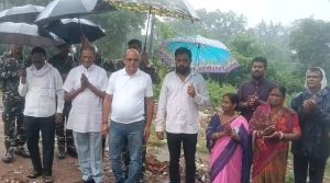 Nirsa Model Anganwadi Centres: निरसा के बिरसिंघपुर में 55 लाख से बनेंगे दो मॉडल आंगनबाड़ी केंद्र, विधायक अरूप चटर्जी ने किया शिलान्यास