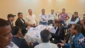 Dhanbad Kuber Hotel Controversy: कुबेर होटल की बाउंड्री वॉल तोड़ने पर विवाद, बार एसोसिएशन ने जताई नाराजगी 2 Dhanbad Kuber Hotel Controversy: कुबेर होटल की बाउंड्री वॉल तोड़ने पर विवाद, बार एसोसिएशन ने जताई नाराजगी