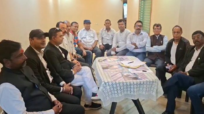 Dhanbad Kuber Hotel Controversy: कुबेर होटल की बाउंड्री वॉल तोड़ने पर विवाद, बार एसोसिएशन ने जताई नाराजगी