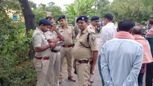 Saran Priest Murder Case: सारण के मशरक में शिव चर्चा करने वाले पुजारी की गोली मारकर हत्या, सड़क किनारे मिला शव 3 Saran Priest Murder Case: सारण के मशरक में शिव चर्चा करने वाले पुजारी की गोली मारकर हत्या, सड़क किनारे मिला शव