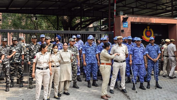 INDIA Bloc Rally: दिल्ली के रामलीला मैदान में इंडिया गठबंधन की महारैली की तैयारी तेज, 3500 पुलिसकर्मी संभालेंगे सुरक्षा