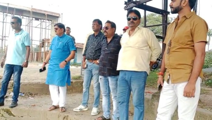 Pampu Talab Cleaning: धनबाद के पम्पू तालाब का राज सिन्हा ने किया निरीक्षण, जेसीबी-ट्रैक्टर बढ़ाने का आग्रह
