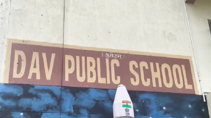Nirsa News: नशामुक्त समाज के लिए बच्चों ने उठाई आवाज, निरसा में नुक्कड़ नाटक ने खींचा लोगों का ध्यान