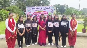 Nirsa News: नशामुक्त समाज के लिए बच्चों ने उठाई आवाज, निरसा में नुक्कड़ नाटक ने खींचा लोगों का ध्यान 1