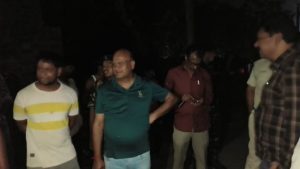 Nirsa Truck Accident: निरसा में बेकाबू ट्रक ने मचाई तबाही, कई मवेशी-वाहन चपेट में; फटका ब्रिज पर मचा बवाल