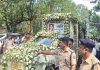 Rupi Soren Last Journey: मां रूपी सोरेन के पार्थिव शरीर के साथ एंबुलेंस में बैठे हेमंत सोरेन, नेमरा के लिए हुए रवाना Rupi Soren Last Journey