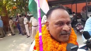 Saran Teacher Election: सारण शिक्षक सीट पर बढ़ी चुनावी हलचल, NDA-RJD प्रत्याशियों के साथ निर्दलीयों ने भी भरा पर्चा
