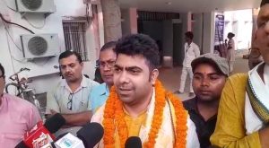 Saran Teacher Election: सारण शिक्षक सीट पर बढ़ी चुनावी हलचल, NDA-RJD प्रत्याशियों के साथ निर्दलीयों ने भी भरा पर्चा