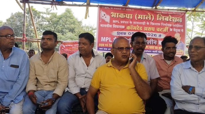 Nirsa MPL Gate Jam: MPL के बाहर दूसरे दिन भी डटे आंदोलनकारी, क्या वार्ता से खत्म होगा गेट जाम?