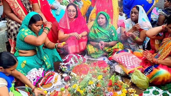 Jitiya Vrat 2026: संतान की लंबी उम्र के लिए माताएं रखेंगी निर्जला व्रत, जानें जीमूतवाहन की कथा